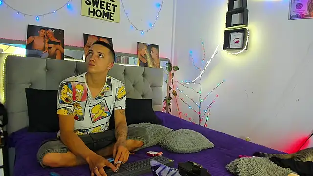 parejacaliente20154 online show from September 9, 9:30 am