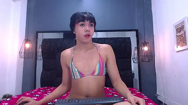 AndreaGil  online show from September 25, 8:05 pm