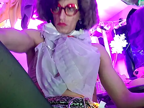 gurlnips online show from March 14, 4:03 pm