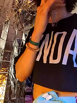 gurlnips online show from March 21, 1:56 am