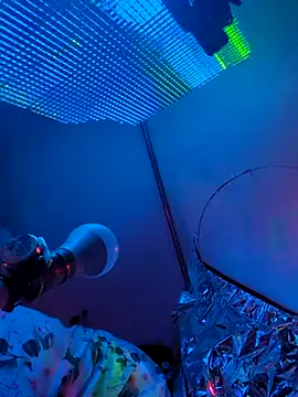 gurlnips online show from September 19, 6:52 am