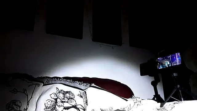 gurlnips online show from September 22, 10:42 am