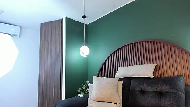 shannel  queen online show from April 17, 9:49 pm