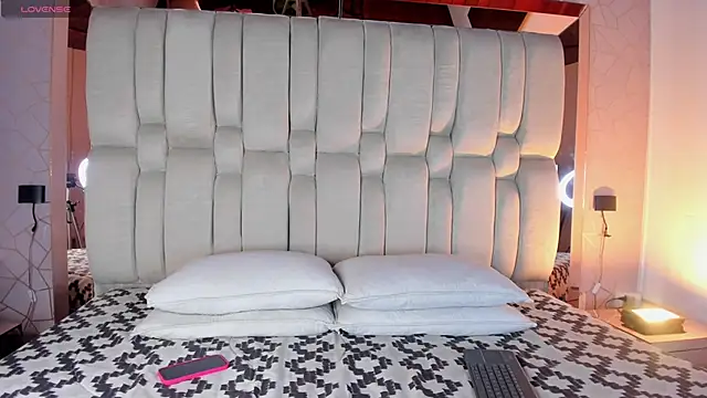 Isa Little Star online show from March 31, 3:30 am