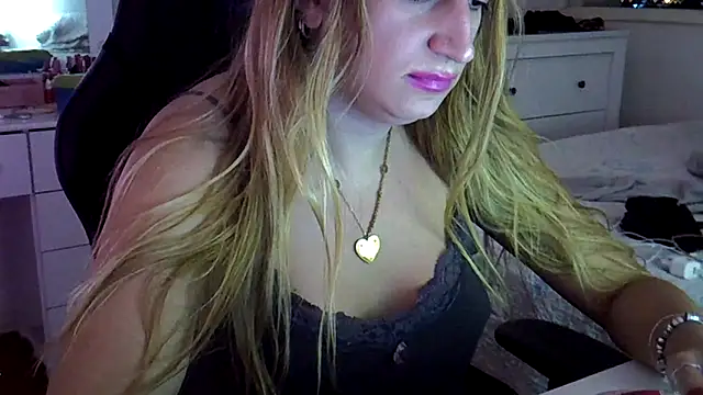 luizacandy online show from May 13, 12:19 am
