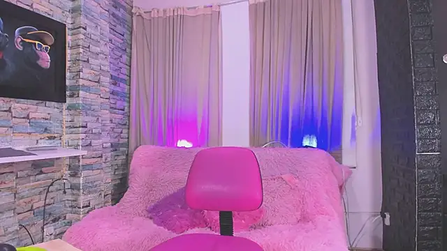 Snapshot of kitty_queen10 chatting on March 20, 1:35 am kitty queen10 online show from March 20, 1:35 am