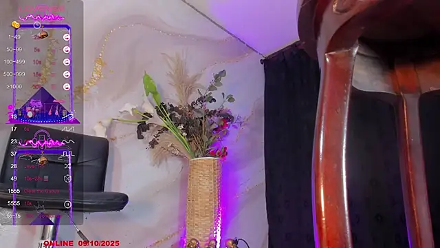 Snapshot of Karla-Ebony chatting on October 9, 8:43 pm Karla-Ebony online show from October 9, 8:43 pm