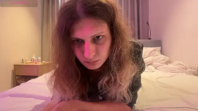 Alice Pinkhead online show from April 7, 9:21 am