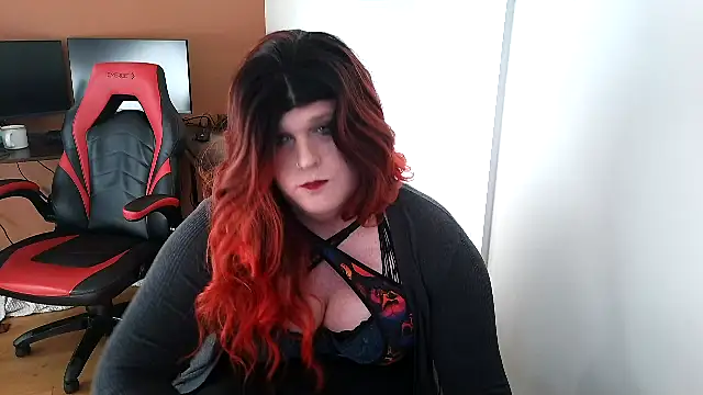 EmberLee online show from June 20, 11:30 pm