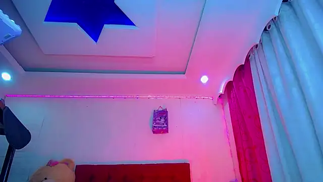 NahomiCamper online show from March 27, 4:15 am