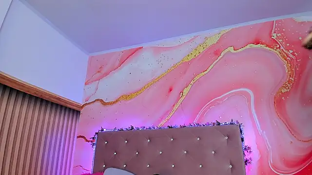 Daisy  rose online show from February 18, 11:00 am