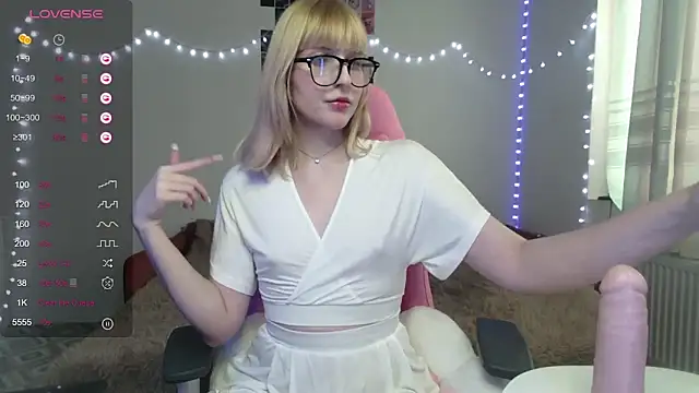 Snapshot of joy_pretty chatting on December 20, 7:44 am joy pretty online show from December 20, 7:44 am