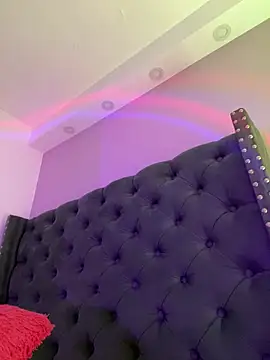 CamiEstrada online show from January 10, 9:15 am