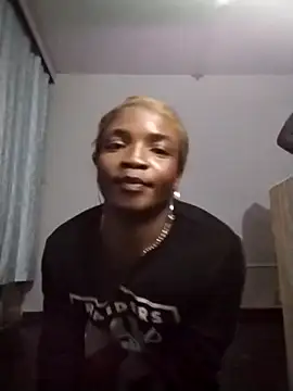 RoyalQueenxx online show from February 11, 10:50 pm