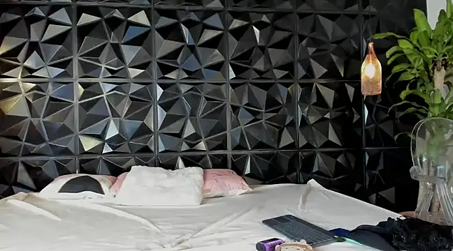 rihannagil online show from January 9, 5:22 pm