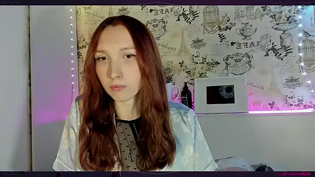 Snapshot of LisaIcon chatting on December 17, 2:22 pm LisaIcon online show from December 17, 2:22 pm