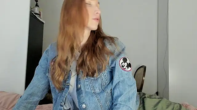 Snapshot of LisaIcon chatting on October 2, 1:44 pm LisaIcon online show from October 2, 1:44 pm