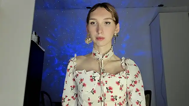 Snapshot of LisaIcon chatting on October 12, 11:07 pm LisaIcon online show from October 12, 11:07 pm