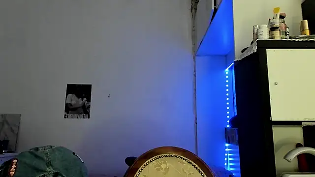 Snapshot of LisaIcon chatting on October 19, 10:07 am LisaIcon online show from October 19, 10:07 am