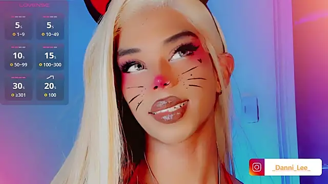 DanniLee  online show from October 31, 10:40 pm