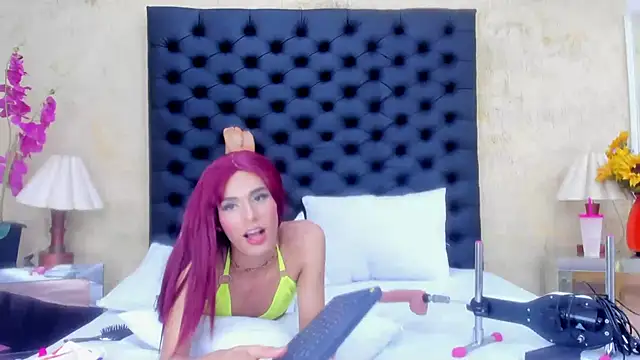 NahomiWhitel online show from December 13, 7:53 pm