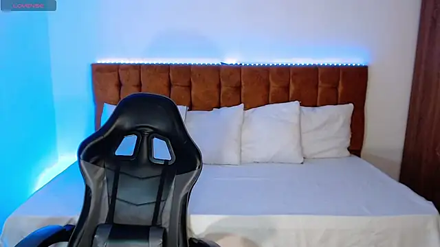 alexiaaross online show from October 24, 8:08 am