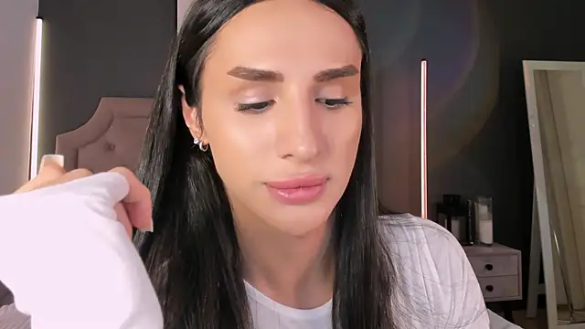 Kim Oberlin  online show from November 10, 4:19 pm