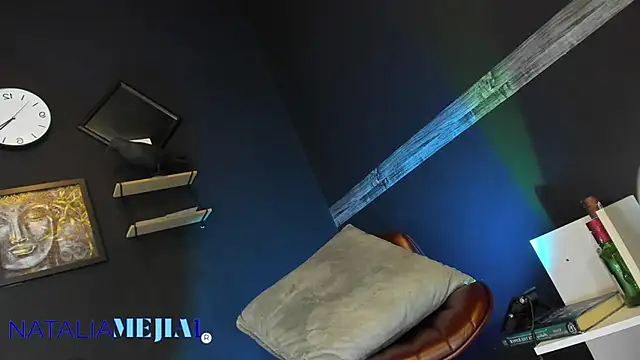 Nataliamejia2 online show from September 16, 9:19 pm