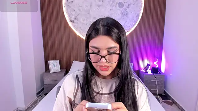 RoseCassie online show from December 18, 2:11 pm