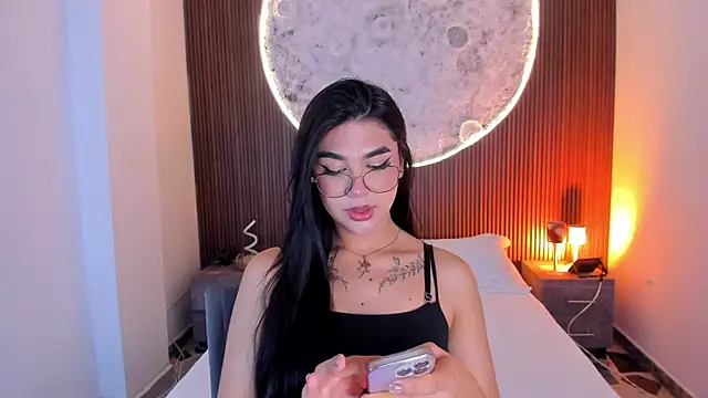 RoseCassie online show from May 8, 2:24 pm