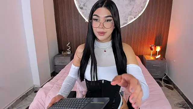 RoseCassie online show from May 14, 4:26 pm
