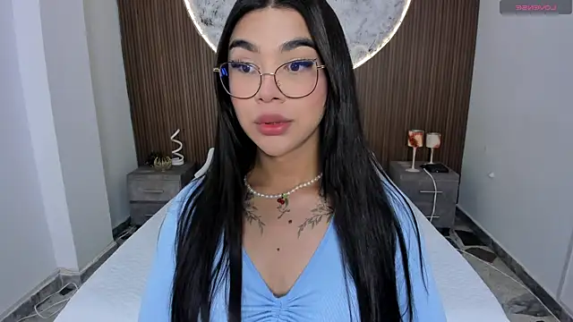 RoseCassie online show from May 18, 1:06 pm