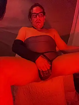 NikkelSofia online show from November 28, 12:01 am