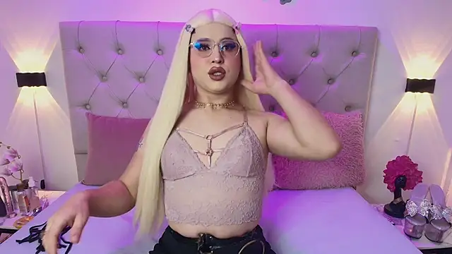 Alyssaa Hunter online show from March 5, 7:00 pm