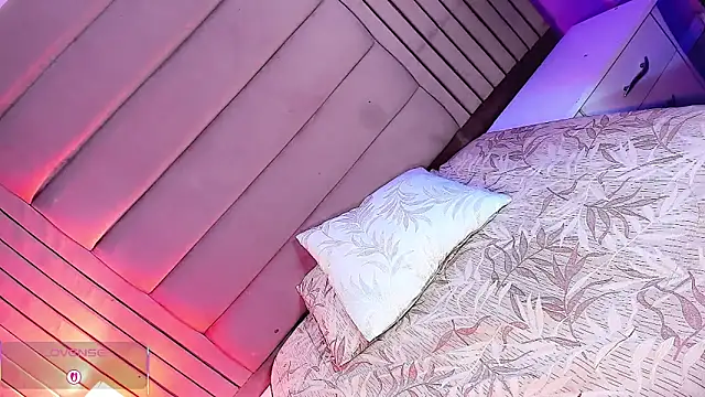 Dalis Hills online show from April 13, 7:56 am