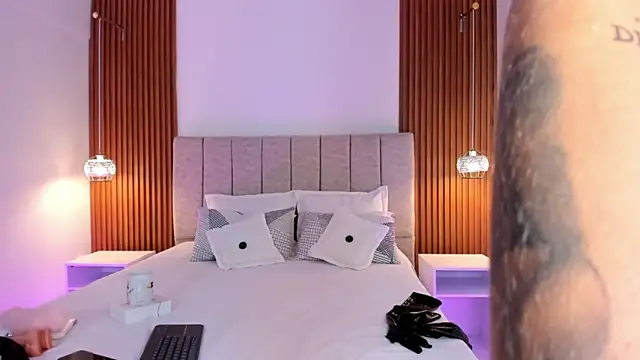 khloe-sweet online show from December 2, 1:47 pm