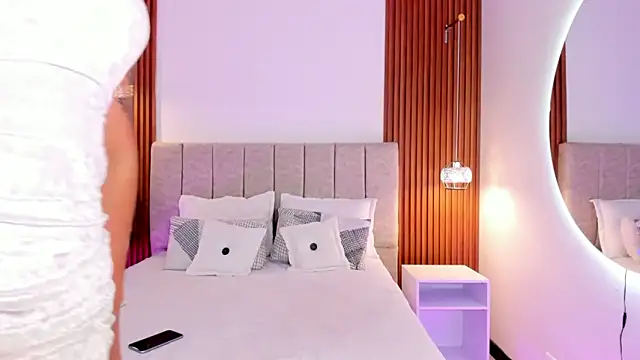 khloe-sweet online show from December 4, 1:59 pm