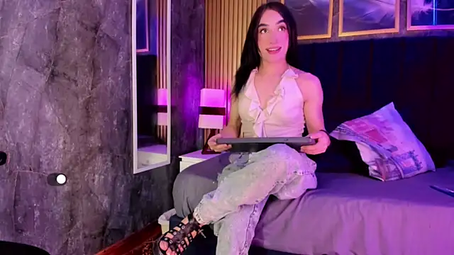 Small Hot19 online show from April 14, 9:47 am