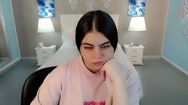 maddissonivanova online show from December 18, 7:19 pm