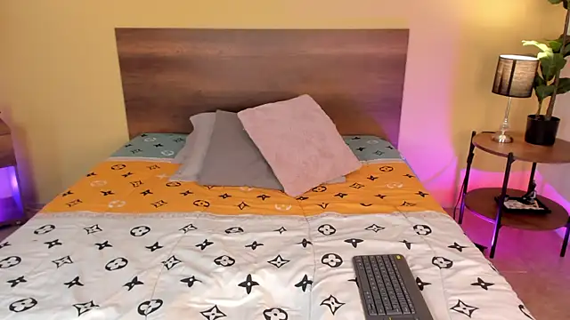 CamilleGrace online show from February 8, 1:39 pm