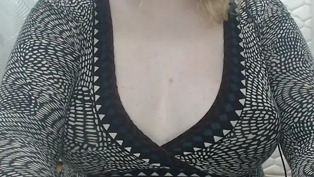 LunoviaXL online show from April 27, 11:41 am