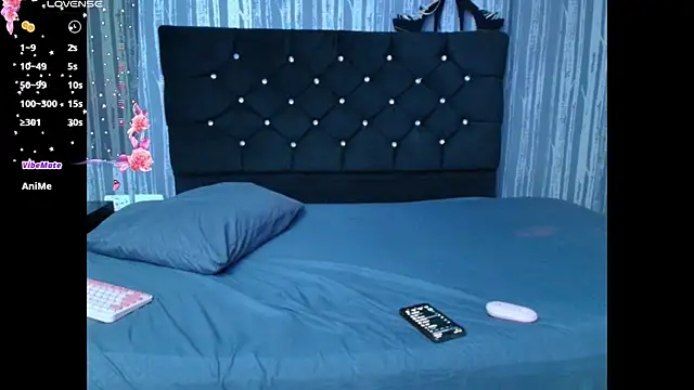 Alicee Moonn online show from September 30, 8:20 pm