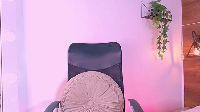 TiffValentinee  online show from November 5, 8:09 pm