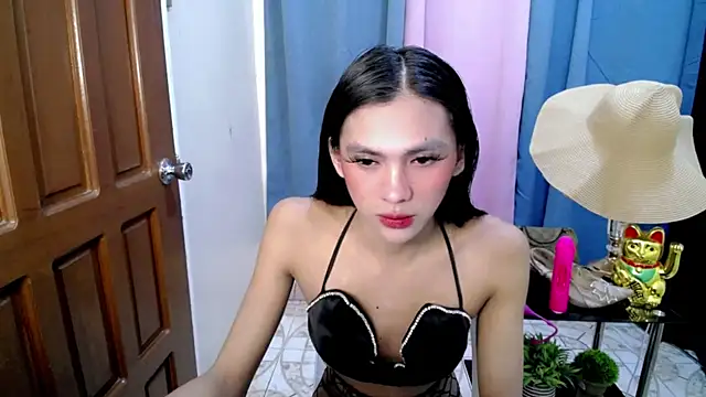 Ur latinahotpaprika online show from May 18, 7:30 pm