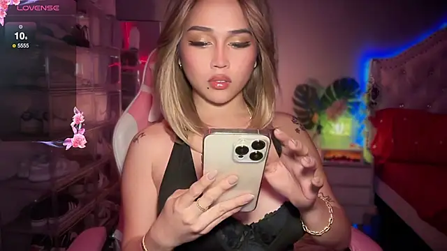 SarasayTS online show from October 10, 3:13 pm