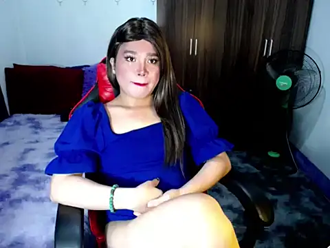 Urassiansweetcummer online show from November 18, 1:49 am