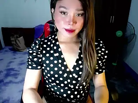 Urassiansweetcummer online show from November 21, 9:21 am