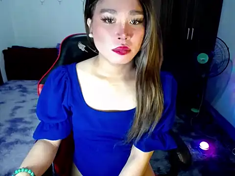 Urassiansweetcummer online show from December 17, 2:39 am