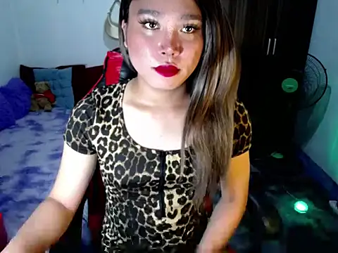 Urassiansweetcummer online show from March 15, 2:14 am