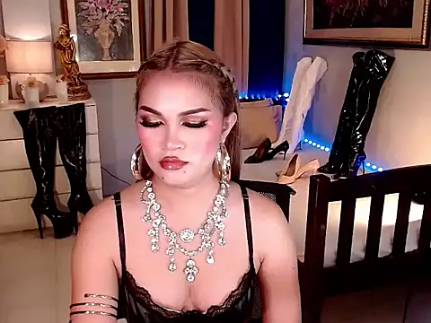 QUEENATHENNA online show from September 15, 6:29 am